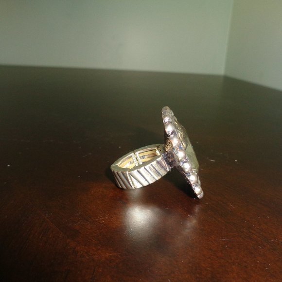 Oversized faux crystal ring- costume jewelry - Picture 4 of 11